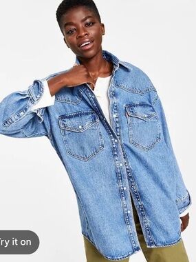 Levi's Dylan Women's Light Blue Oversized Denim Jacket